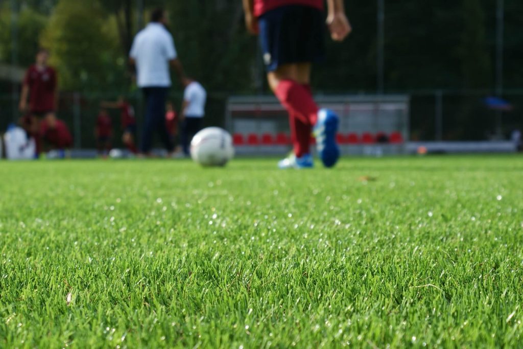 campo-di-calcio-in-erba-sintetica-paragonabile-alle-migliori-superfici-naturali-1024x683.jpg